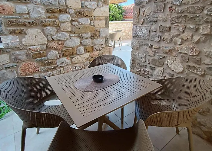 Appartement Petra No2 *